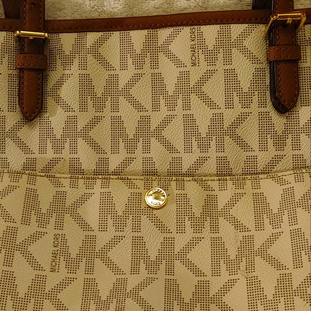 Michael Kors shoulder tote monogram vanilla color